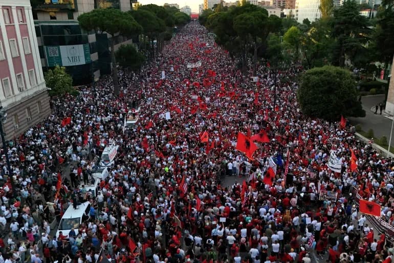 Bllokimi i qarkullimit gjatë marshimit në rrugët e Tiranës, procedohen penalisht 11 protestues