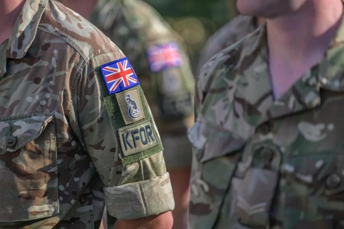 Britania riafirmon angazhimin në Kosovë, pavarësisht paralajmërimeve të NATO-s për reduktim të KFOR-it