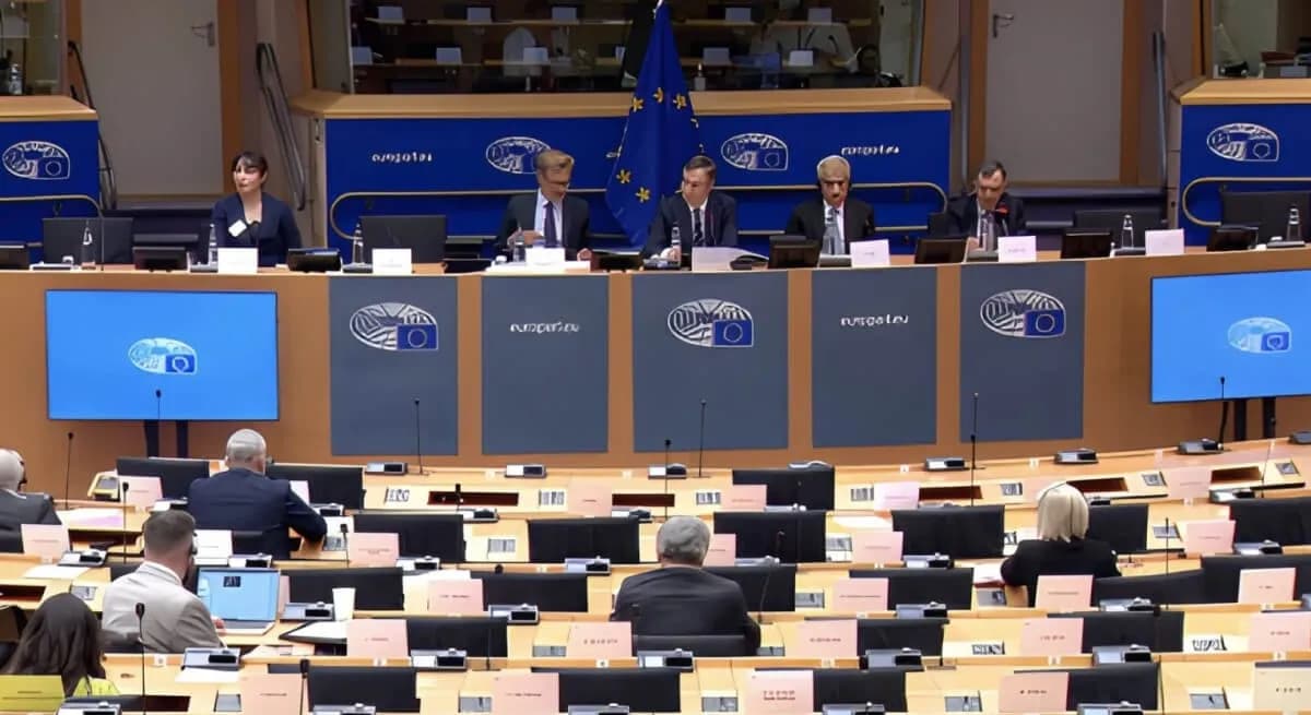 Brukseli “gozhdon” Serbinë, mesazh pesëshes mosnjohëse: “Njiheni Kosovën sa më shpejt”
