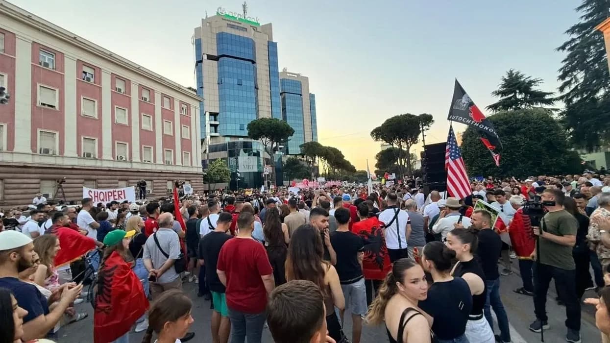 Dita e 18-të e protestës në Tiranë, qytetarët: Votimi në PE për zonat e mbrojtura, fitorja jonë e parë