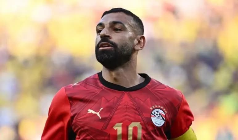 FIFA ndalon fanelat e Egjiptit, i kërkon që të ndryshojë ngjyrën e numrave dhe heqjen e yjeve