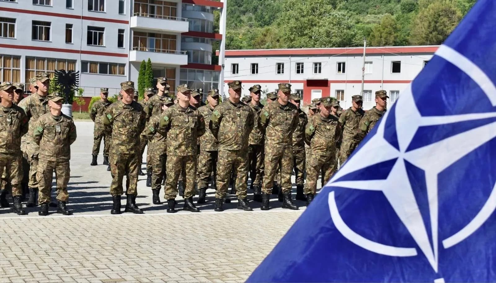 Forcat Tokësore të Shqipërisë nisen drejt Kosovës, si pjesë e kontigjentit të KFOR-it