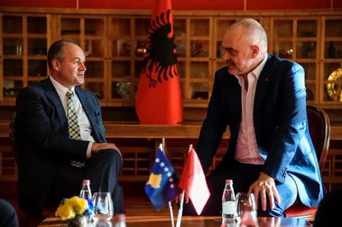 Hoxhaj: Arritjet e Shqipërisë nuk duhet të rrezikohen nga aventura politike