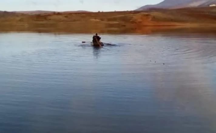 Humbi kontrollin e mjetit lundrues dhe ra në ujë, mbytet në liqen 37-vjeçari shqiptar