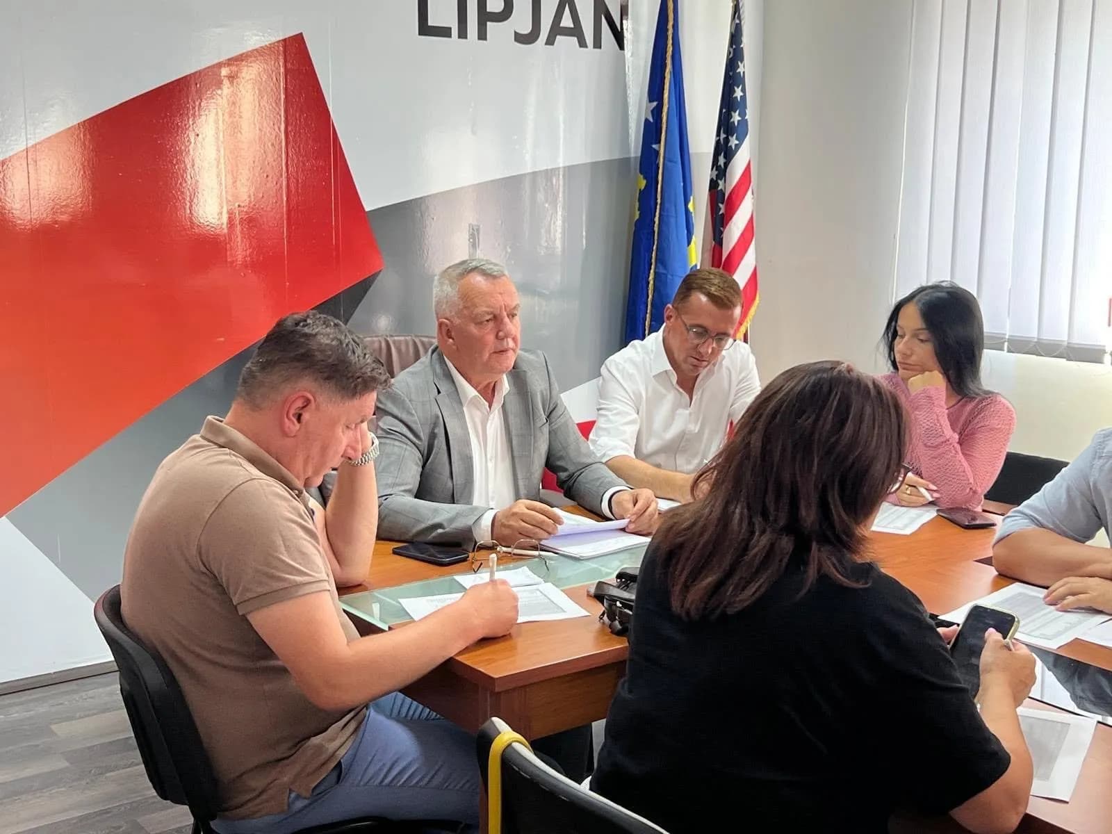 Imri Ahmeti dhe Dega e tij kërkojnë dorëheqjen e Lumir Abdixhikut nga kryetari i LDK-së