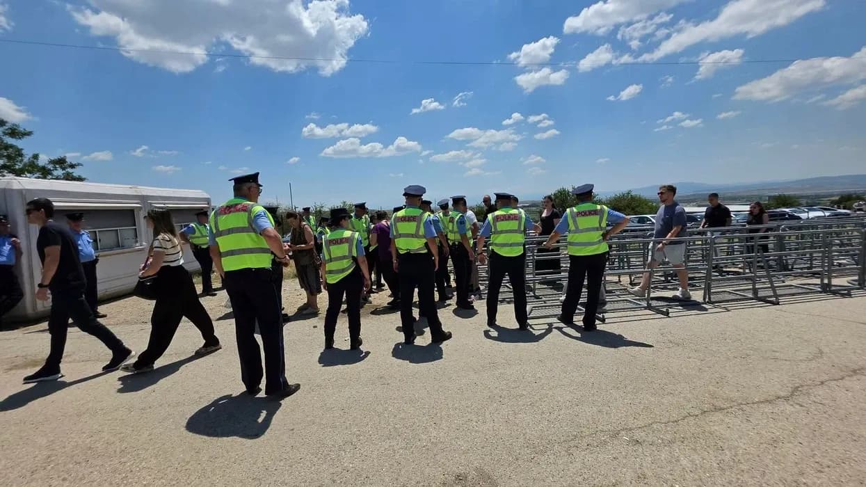 Kënduan këngë nacionaliste, Policia ndalon disa persona pas përfundimit të “Vidovdanit”