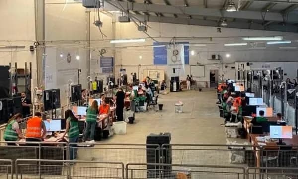 KQZ: Në QNR po vazhdon procesi i numërimit, deri tani janë numëruar 102 nga 233 kuti të votave me postë