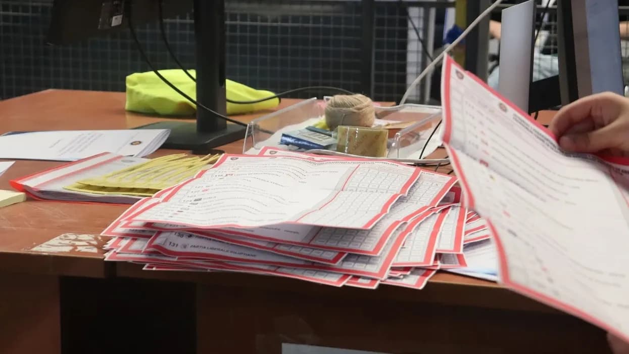 LVV kalon në 50 mandate, PDK e humb një ulëse në Kuvend