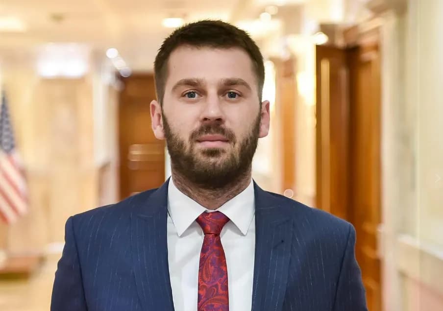 “Mbrojeni LDK’në”, Kërçeli i Vetëvendosjes i reagon Hotit që thirri për protesta për gazin amerikan