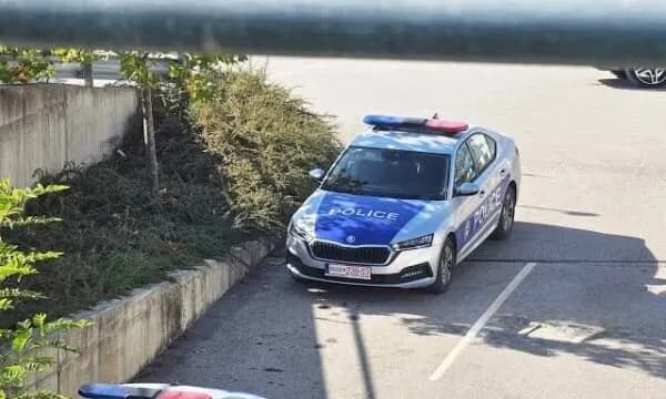 Mitrovicasin e sulmojnë tre persona dhe ia grabisin paratë, Policia e arreston një person, e liron pas intervistimit
