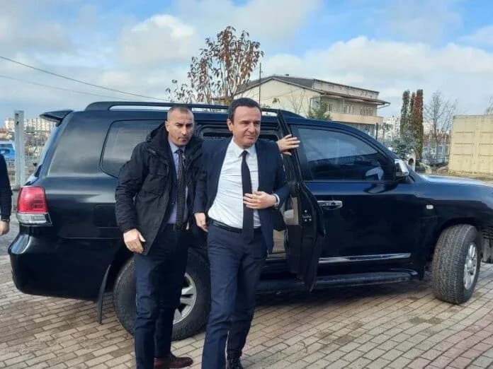 Mohoi se Sami Lushtaku ia sulmoi eskortën, pushteti i Kurtit suspendon policin