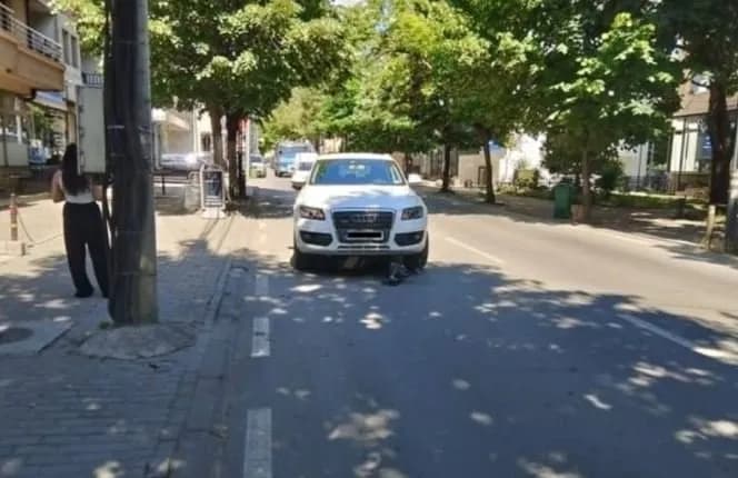 Një i lënduar në aksidentin mes veturës dhe motoçikletës në Pejë