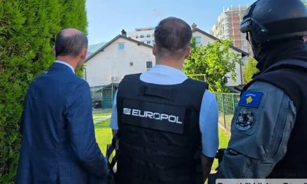 Një muaj paraburgim për tre të arrestuarit, dyshohen edhe për financim të terrorizmit