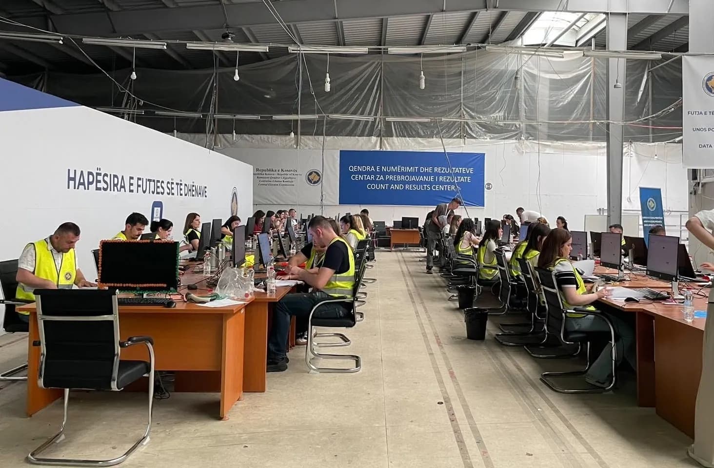 Numërimi i votave mbyllet në shumicën e komunave, tri ende në proces