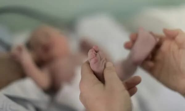Numri i lindjeve dhe martesave vazhdoi të bjerë në Zvicër në vitin 2025