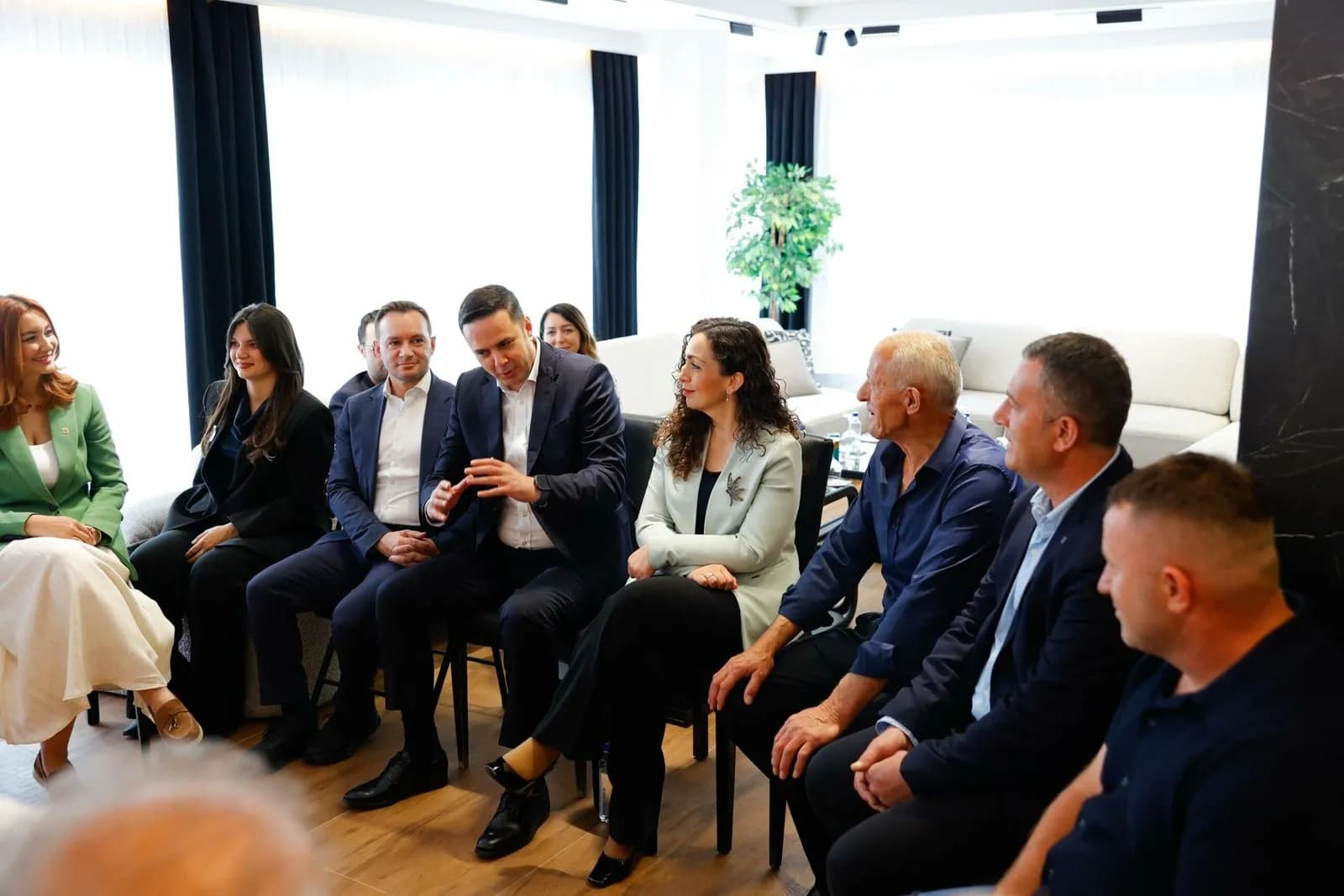 Osmani e Abdixhiku mikpriten te familja Bunjaku: Kosova ecën përpara kur qëndrojmë pranë njëri-tjetrit