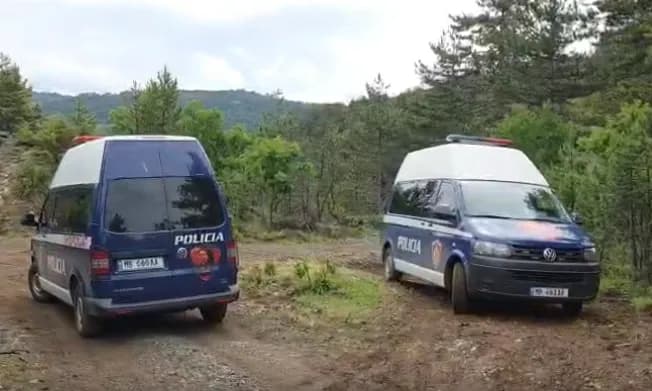 Pamje nga vendi ku u vra polici në Shqipëri, autori mori katër plumba