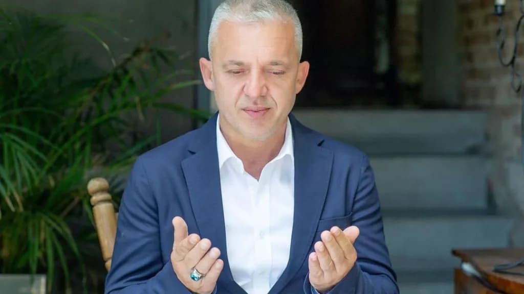 Paralajmërim nga humanisti Halil Kastrati: Persona të pandërgjegjshëm po keqpërdorin emrin e tij për mashtrime me para