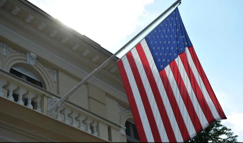 Protesta në Beograd, Ambasada e ShBA-së u bën thirrje qytetarëve të shmangin turmat