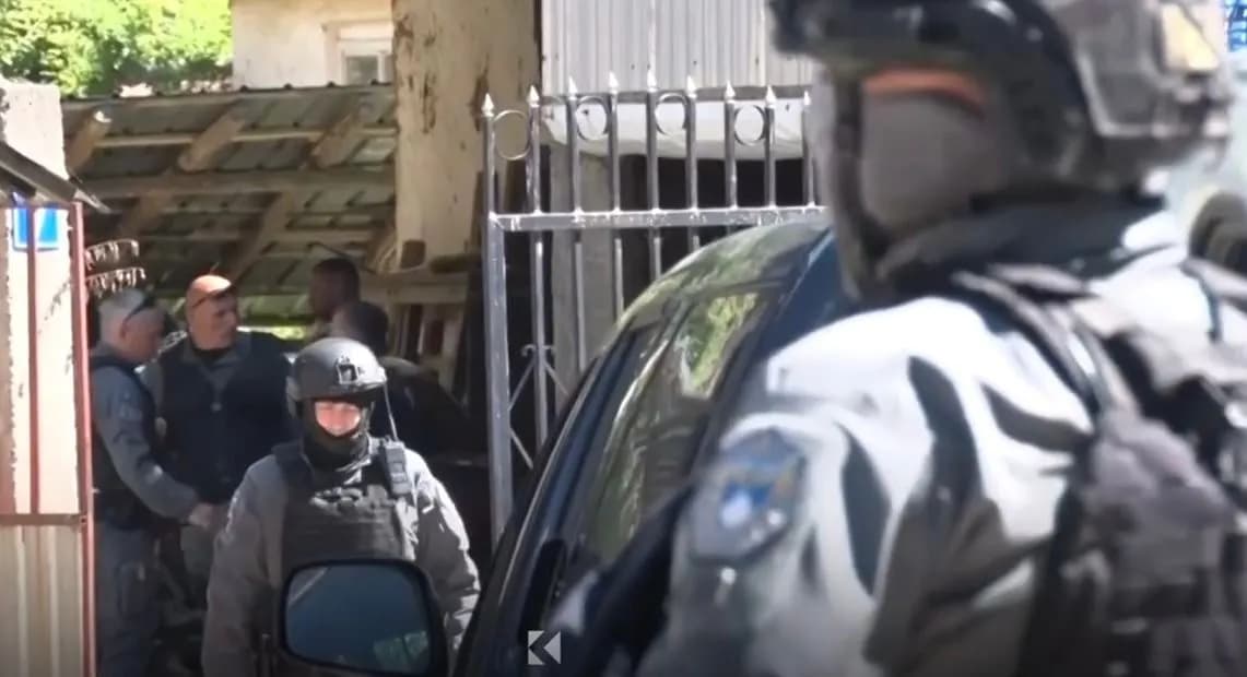 Rasti “Reçaku II”, dalin pamje nga aksioni që çoi në arrestimin e pesë personave për krime lufte