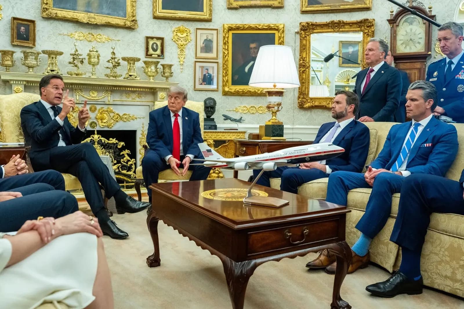 Rutte përpiqet ta bindë Trumpin për ruajtjen e NATO-s