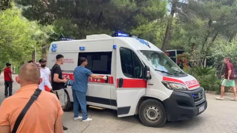 Tragjedia në Shëngjin: Vdesin dy të rinj pasi u morën nga dallgët, dy në gjendje të rëndë