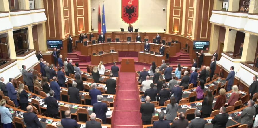 75 vota pro, Parlamenti Shqipërisë miraton kredinë prej 302 milionë dollarë nga ShBA