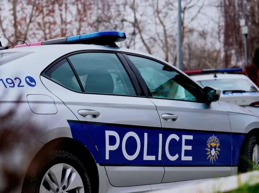 Aksion policor në Skenderaj, sekuestrohen armë, thika dhe mjete të dyshimta