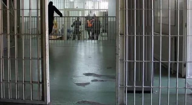 Aktakuzë ndaj oficerit të Dubravës, mori ryshfet nga një i burgosur