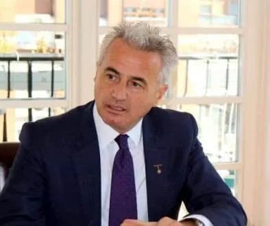 Bllokimi i mërgimtarëve, Koci: Ministri e ambasadori duhet të jenë me bashkatdhetarët