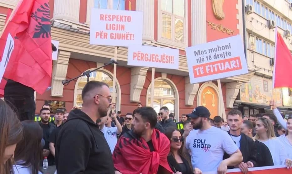 Dita e 35-të e protestës, pjesëmarrësve u bashkohen edhe nga diaspora, tortë Ramës për ditëlindje: Merr edhe Saliun me vete