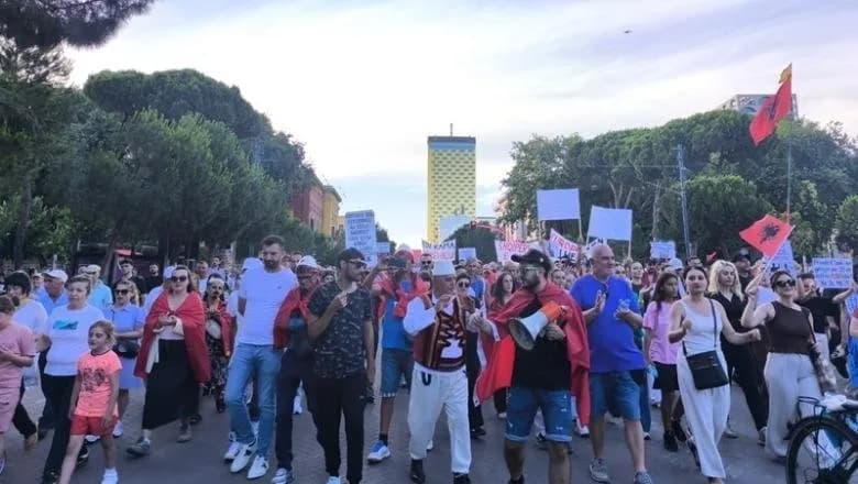 Dita e 44-t, vijon protesta qytetare para Kryeministrisë