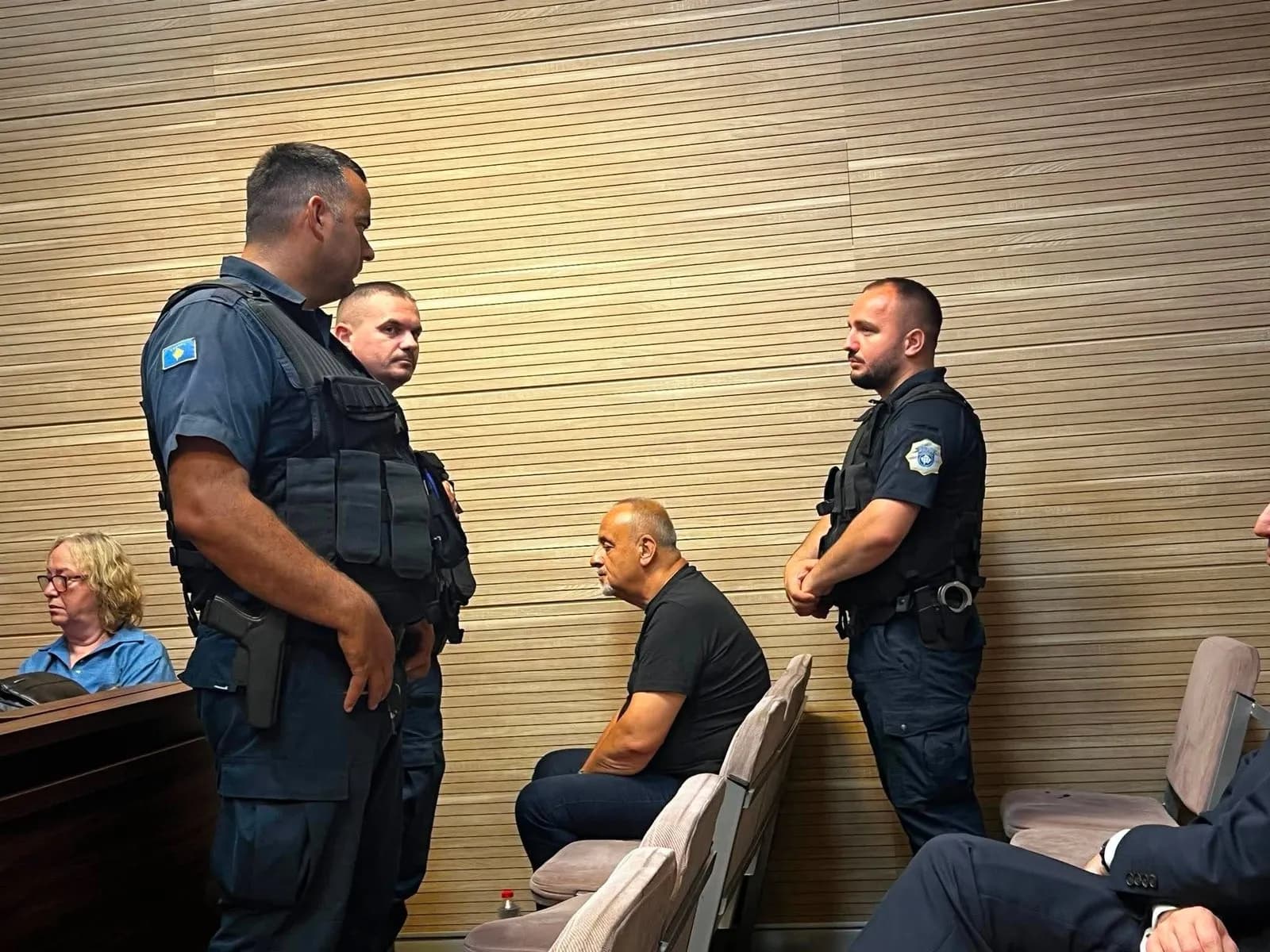 Ekrem Bajroviq sillet para gjykatës në Prishtinë, nis seanca për krime lufte ndaj civilëve në Kosovë