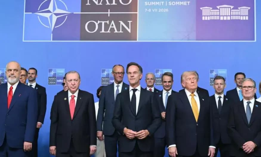 Erdogani u dhuroi liderëve të NATO-s pistoleta të personalizuara