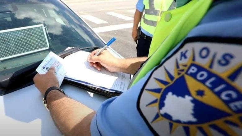 Ferizaj: Tre të rinj gjobiten dhe mbesin pa leje në tri raste të ndara në trafik