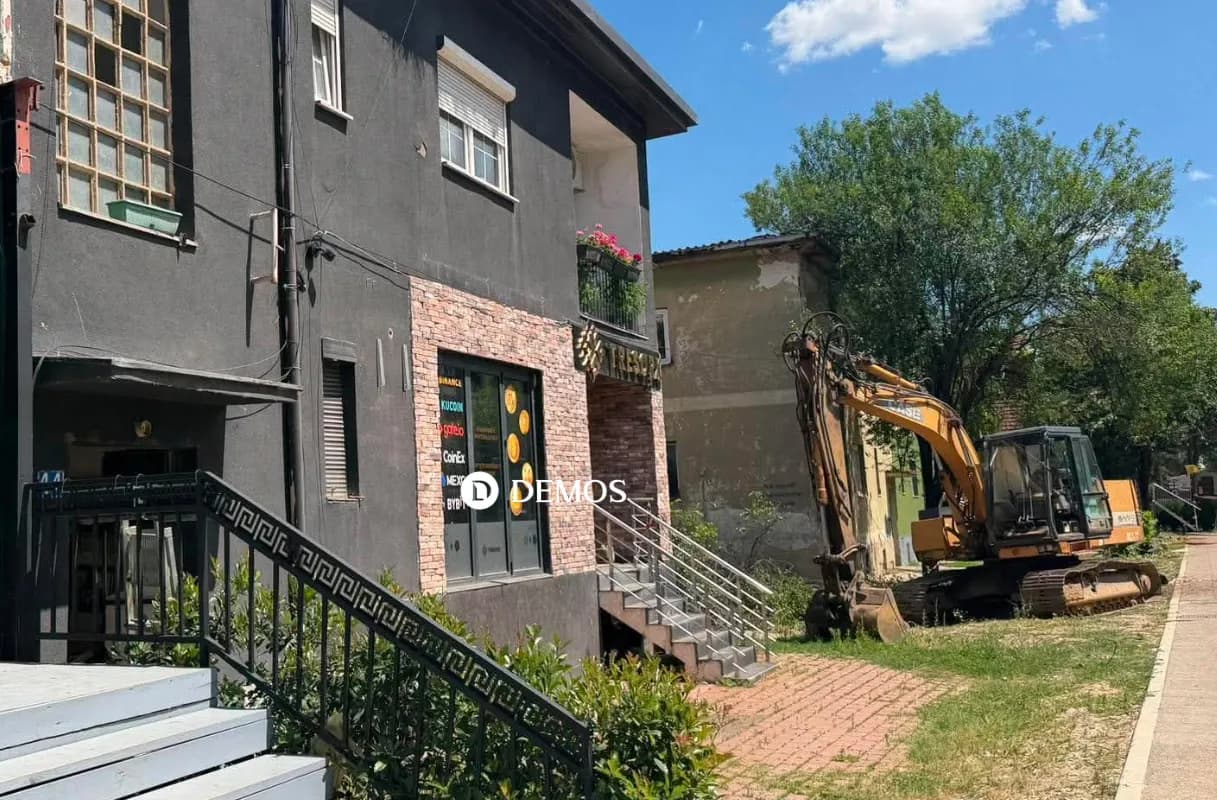 Inspektorati urdhëron rrëzimin e një vendbanimi, qytetarët refuzojnë ta lirojnë