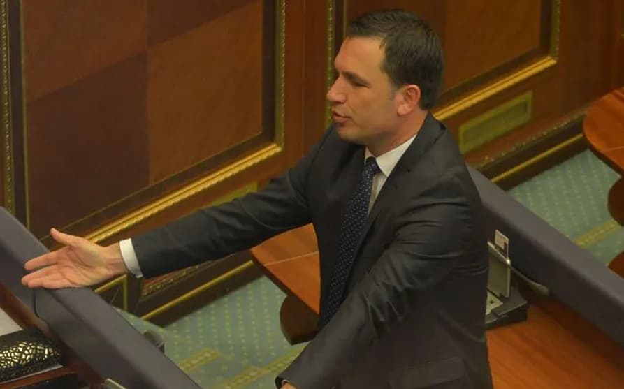 Ish-deputeti godet Abdixhikun – flet për “planin famëkeq” të Kurtit për LDK-në