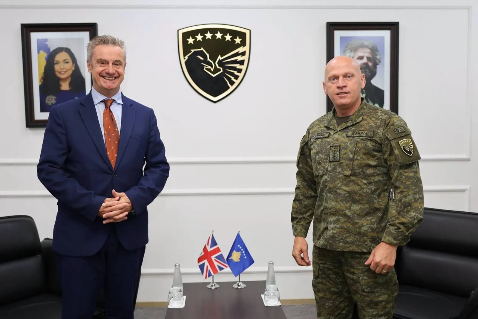 Jashari pret ambasadorin britanik, diskutohet për sigurinë dhe forcimin e bashkëpunimit me FSK-në