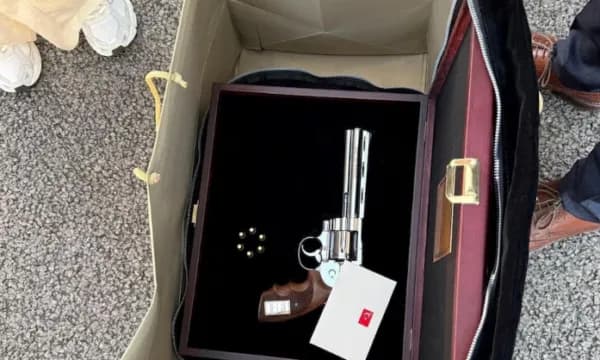 Kjo është pistoleta që Erdogan ua dha liderëve të NATO-s pas Samitit në Ankara