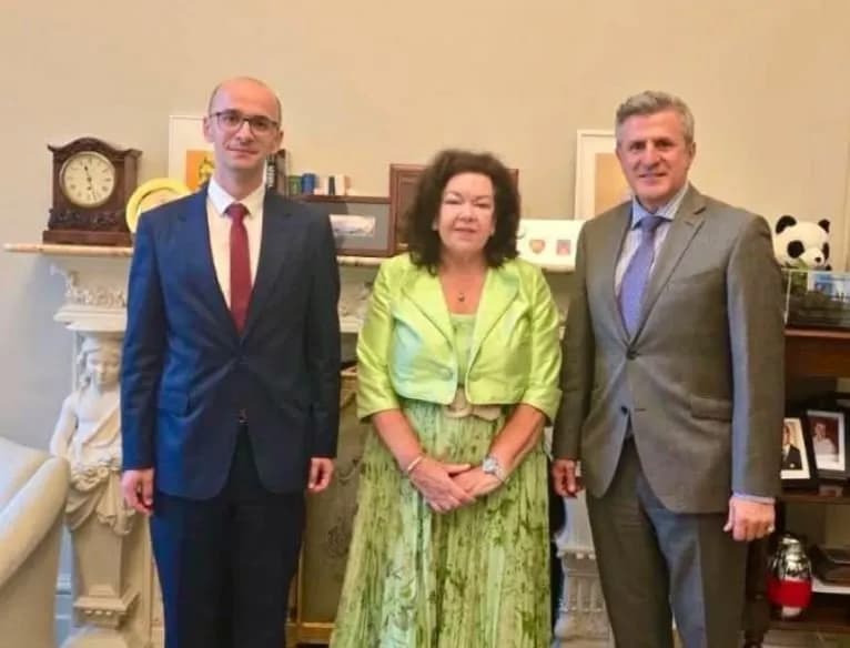 Kosova dhe Mbretëria e Bashkuar thellojnë bashkëpunimin, Ahmeti takohet me të Dërguarën e Posaçme Karen Pierce