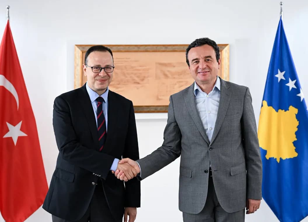 Kurti takohet me ambasadorin turk: Turqia, një prej shteteve që Kosova bashkëpunon shumë në mbrojtje e tregti