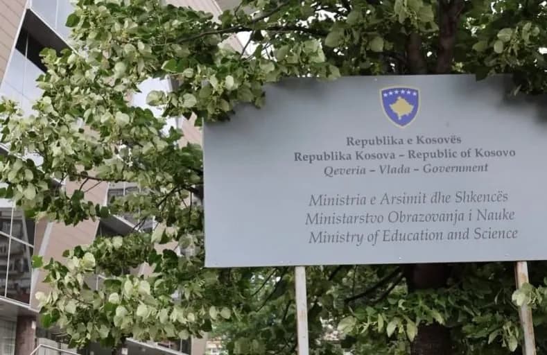 MASh ndan 100 bursa për këtë kategori të nxënësve, aplikimi hapet deri më 1 tetor
