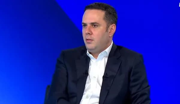 Ndodh edhe kjo, thirren protesta para LDK-së për ta mbrojtur Abdixhikun