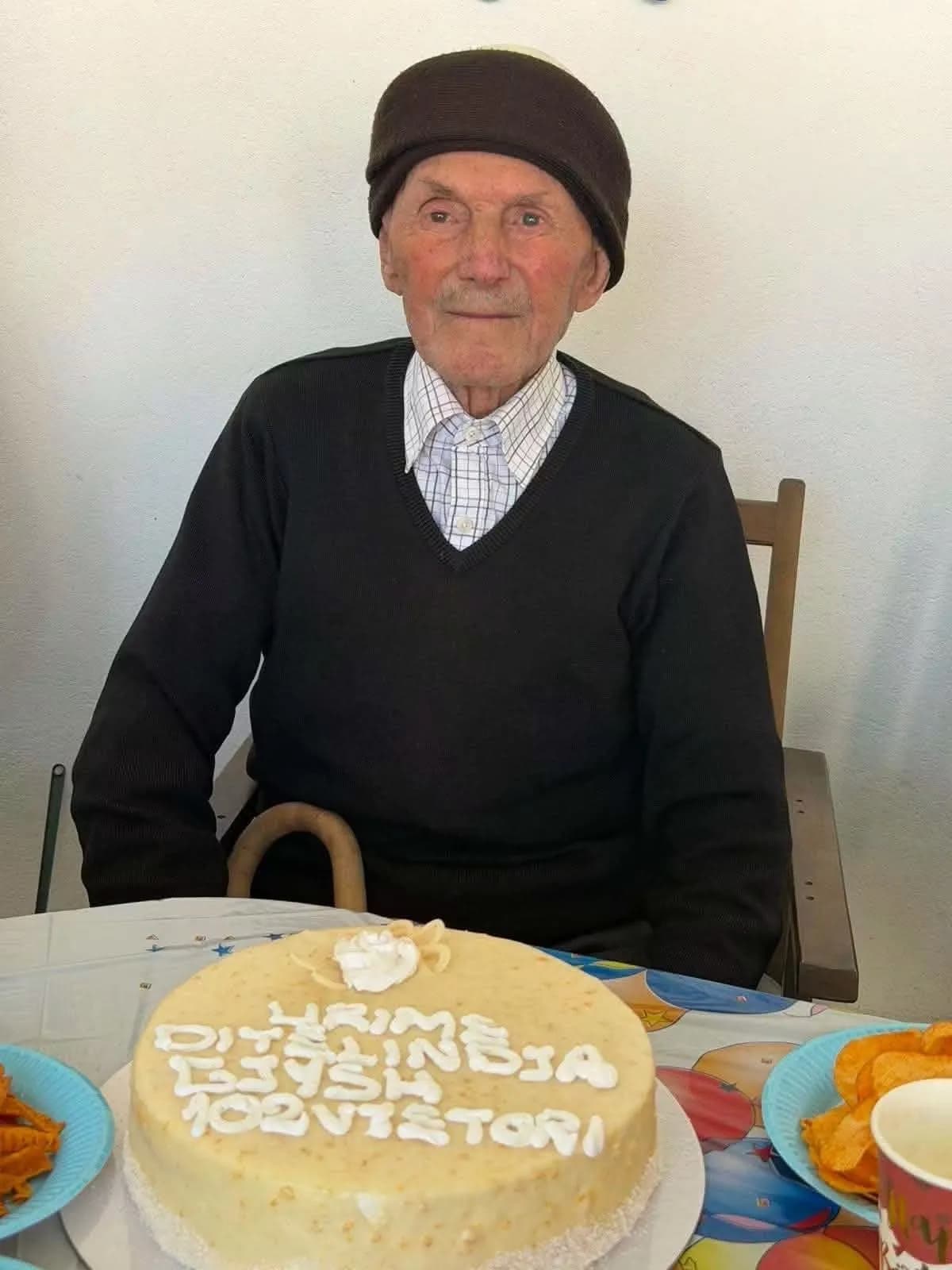 Njeriu më i moshuar në Podujevë, Sylejman Kutleshi, mbush 102 vjet