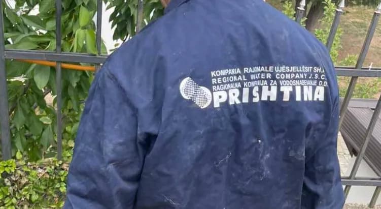 Pamje: KRU “Prishtina” zbulon një lidhje ilegale të ujit në Veternik