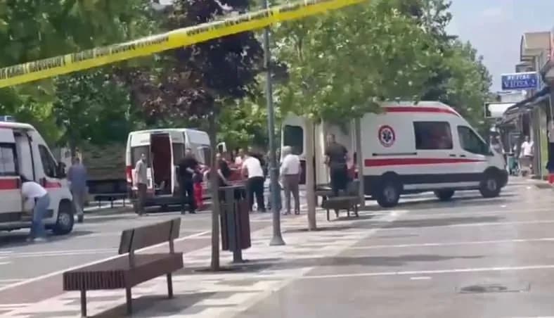 Pamje nga vendi ku ndodhi plagosja në Podujevë: Polici civil neutralizon personin e armatosur pas të shtënave