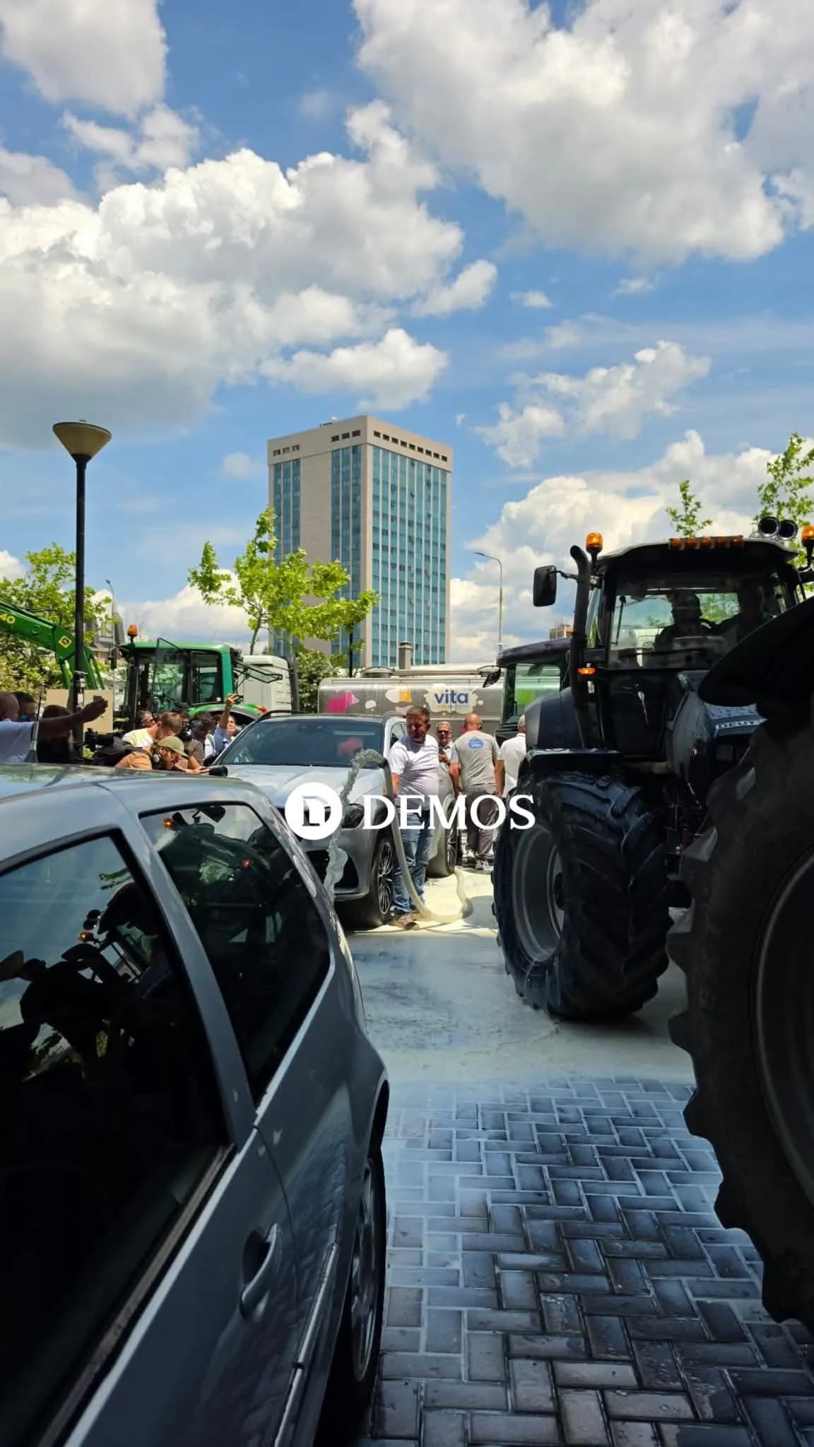 Protesta para Ministrisë së Bujqësisë, fermerët kërkojnë të trajtohen me dinjitet nga shteti