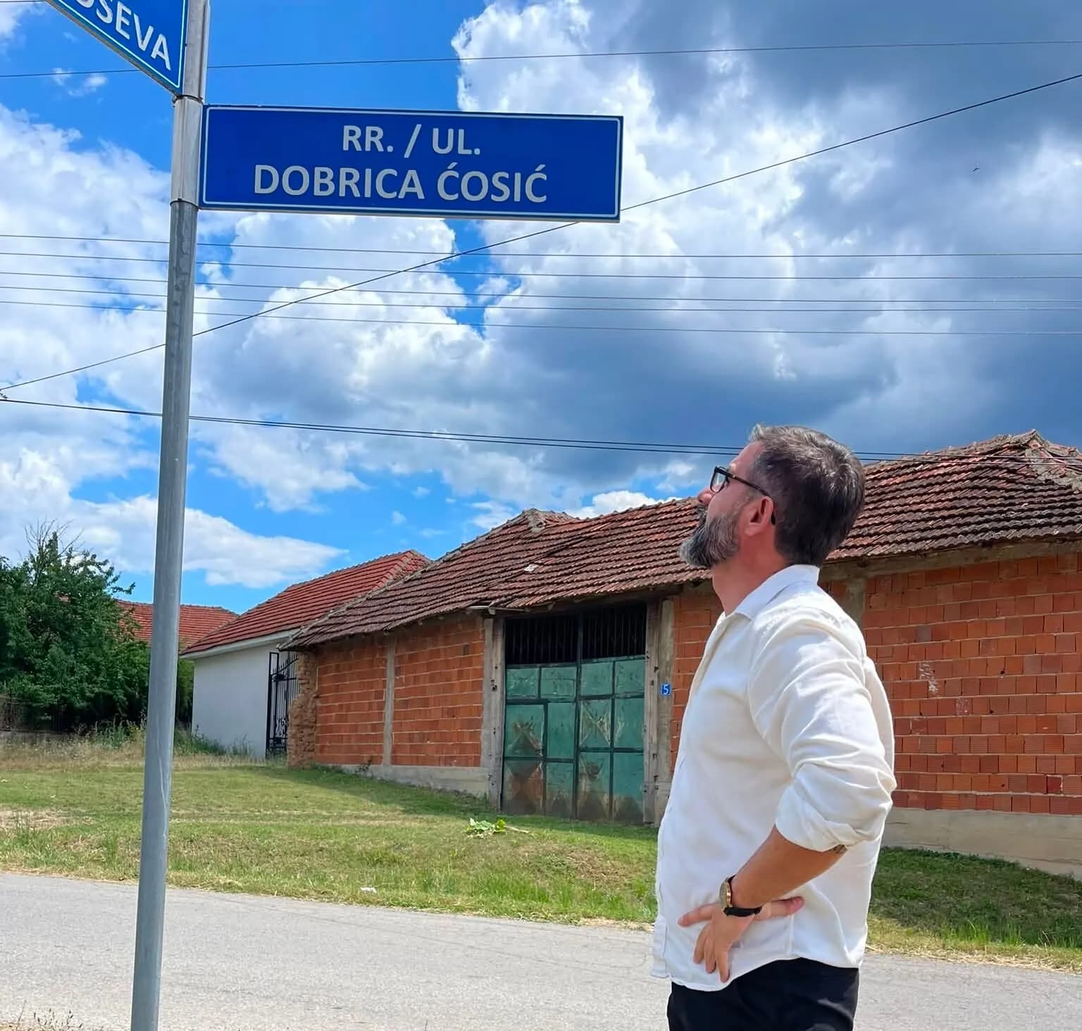 Qytetari kërkon heqjen e emrit të Dobrica Ćosićit nga një rrugë në Kosovë: Korrigjojeni këtë turp