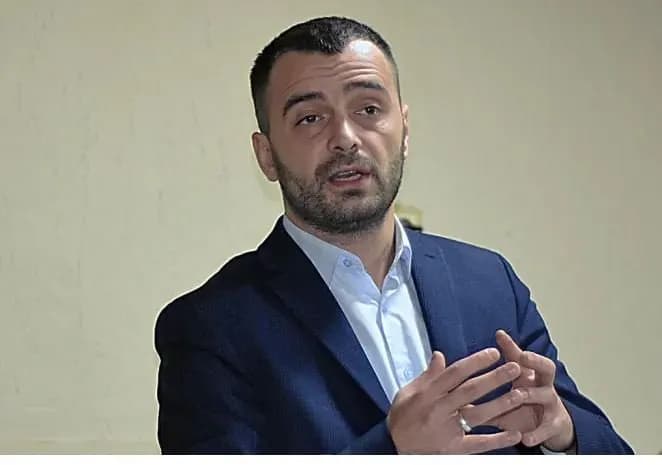 Rexhaj: Është koha për institucione, qytetarët s’kanë kohë për të humbur