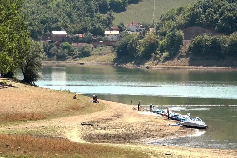 Rinisin kërkimet për 25-vjeçarin e zhdukur në Liqenin e Batllavës
